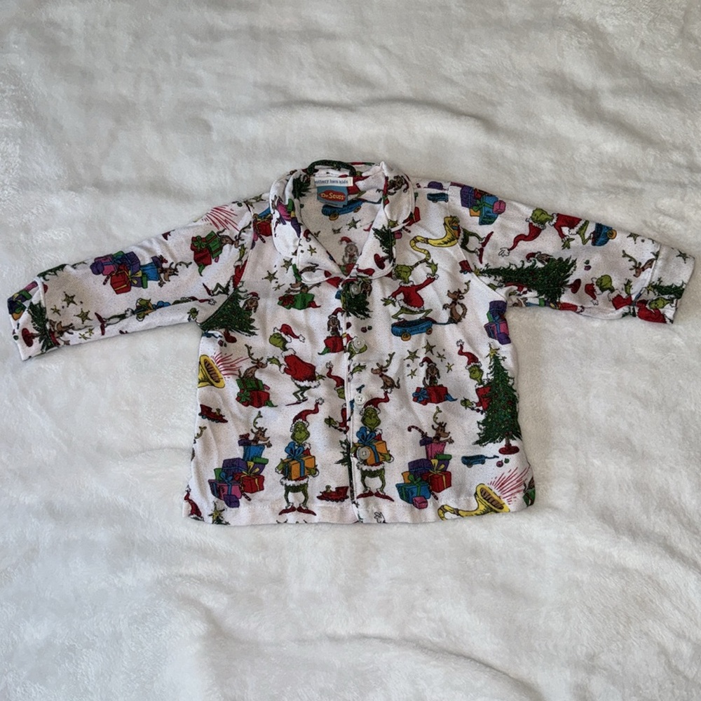 🎄 The Grinch Pajamas 🎄 - Picture 2 of 12